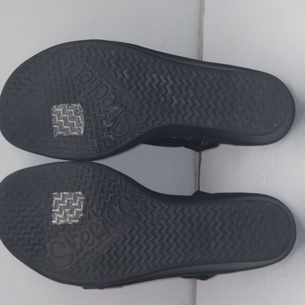 Skechers - Picture 4 of 9